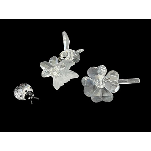 235 - A number of Swarovski crystal flower and insect figures including 'Bumblebee' (7615 000 002) no cert... 