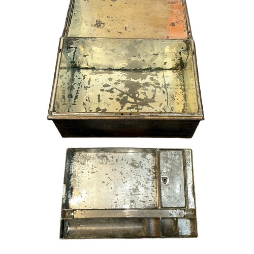 521 - Large fitted metal barristers / salesman's tin box with lockable section (no key), lift-out section ... 