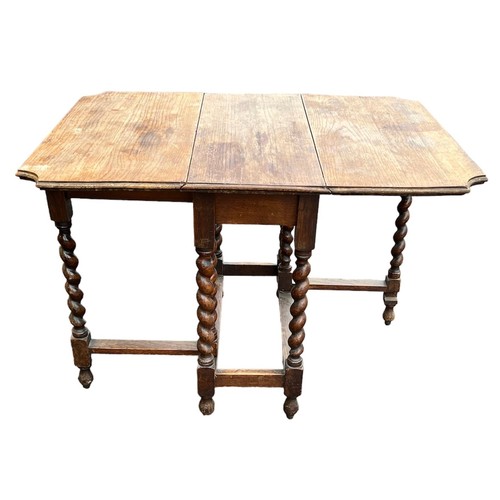 501 - 1930s oak drop-leaf gateleg table with barley twist legs, width 76cm, length 105cm, height 72cm.