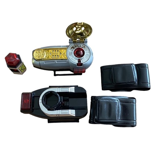 88 - Zeonizer. Ban Dai Power Rangers Zeo Zeonizer morpher. In original box, complete with both wrist stra... 