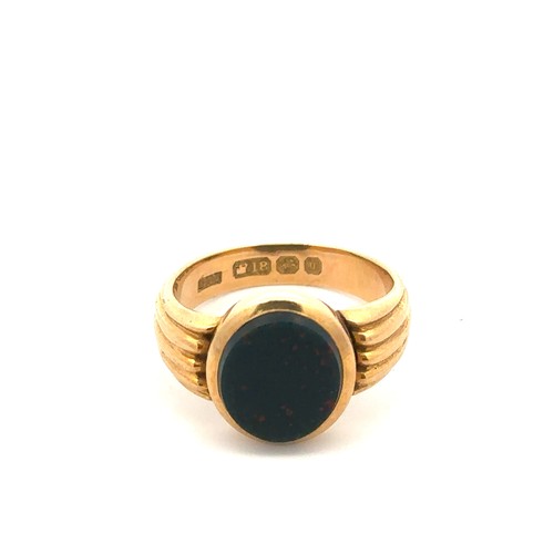 480 - An 18ct gold and bloodstone ring, size N. Hallmarks for Birmingham. Size N, Weight 9.27g approx.