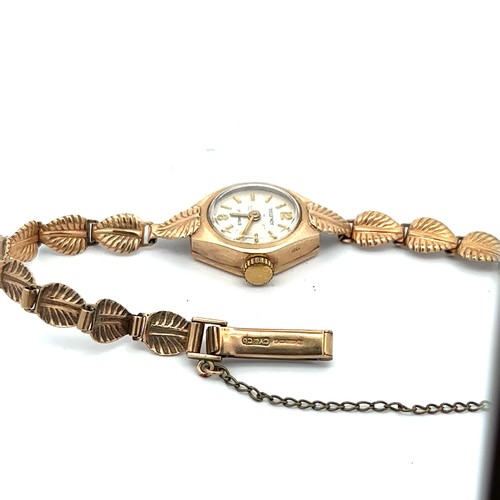 569 - A 9ct gold  ladies watch by Regency, 17 jewels. Watch is stamped 375, bracelet has a leaf design and... 