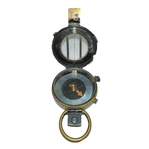 185 - A First World War (WWI) British brass marching compass 1918, painted black exterior. Reverse reads F... 