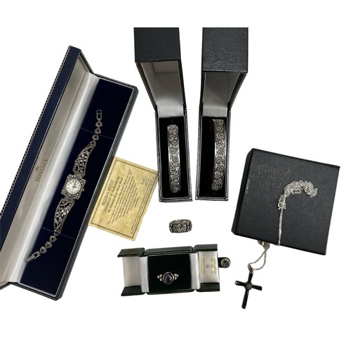 509 - A range of hallmarked silver and stamped 925 jewellery items. Includes a boxed with certificate Broo... 