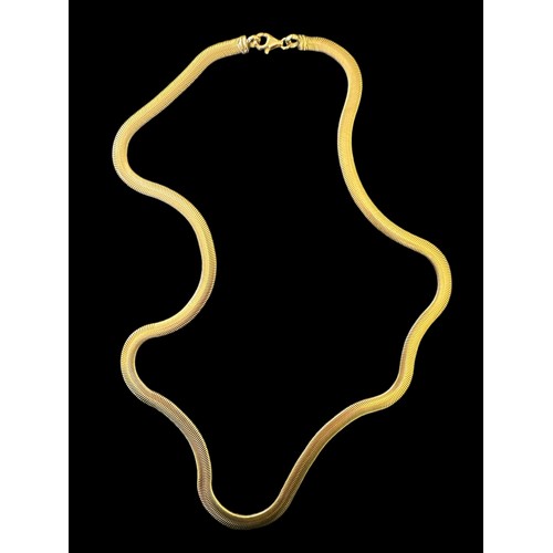 394 - A snake necklace stamped 750, approx 61.5cm in length and 47.6g in weight. Necklace in good conditio... 