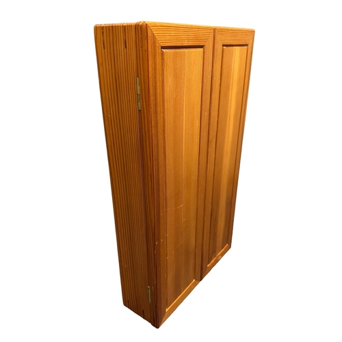 556 - Pine Wooden watch cabinet. Space for 15 watches, including 14 little hooks on folding doors. Magnet ... 