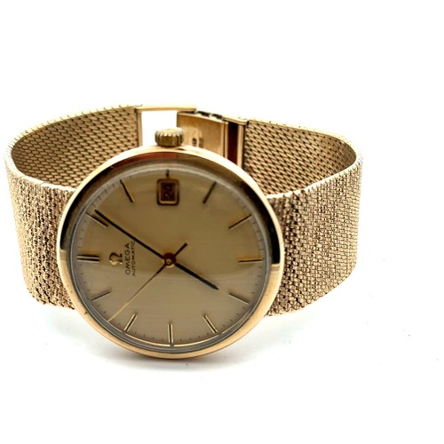 580 - 1979 Omega Gents Dress watch in Solid 9ct Gold. Watch in working order. Total Weight 60gms