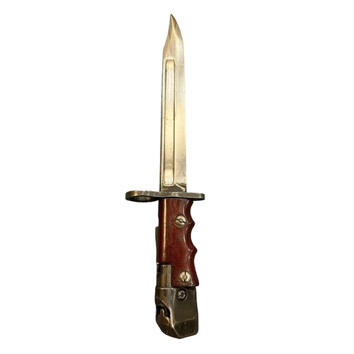 98 - Lee Enfield No. 7 rifle single-blade bayonet swivel action, with metal scabbard. Blade marked No. 7 ... 