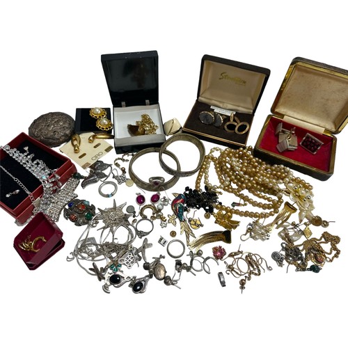 492 - An assortment of silver and costume jewellery. items including a silver and topaz ring and tiger's e... 