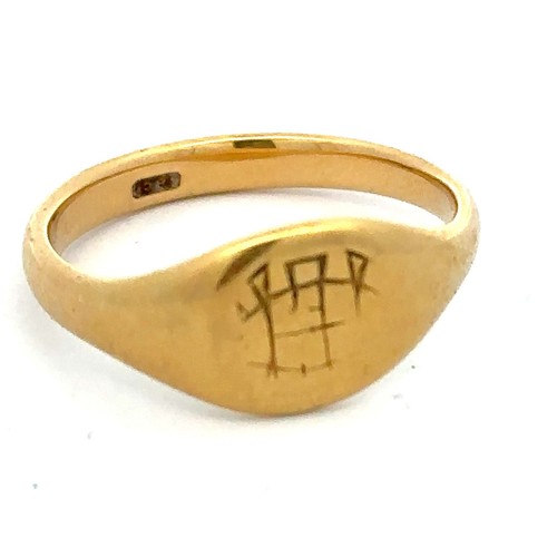 461 - A gold signet ring, stamped 18ct, size U.  Weight 6.75g