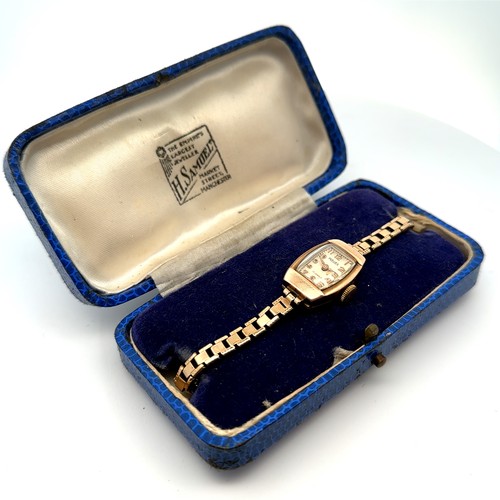 590 - A ladies Majex 17 jewel watch. Edinburgh 1952 hallmarks on watch, bracelet stamped 'Netonia 9ct'. Wa... 