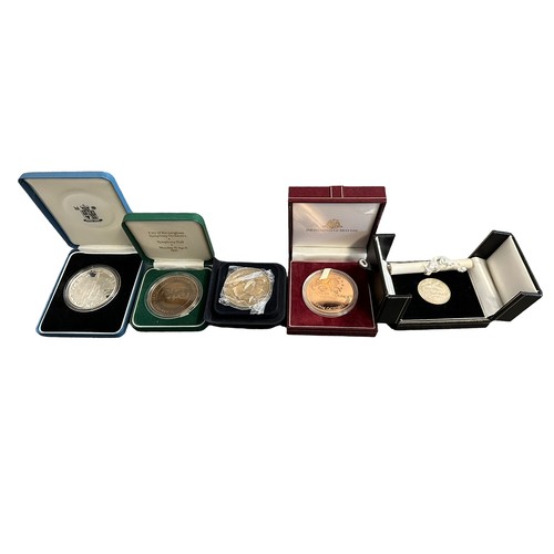 382 - Collection of commemorative medals with boxed silver proofs 1978 The Lucas Centre Birmingham, 1979 B... 