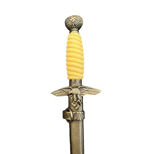 90 - Third Reich Luftwaffe Officer’s dagger 2nd pattern, foliate pattern to blade, ribbed handle, blade u... 