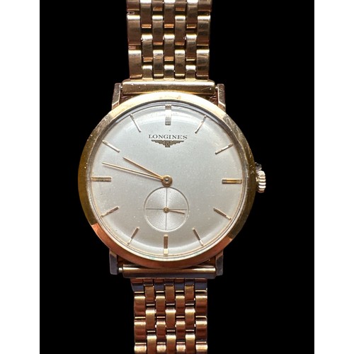 571 - Gents 1950's 9ct Longines wristwatch with 9ct gold bracelet, manual wind, in working order. Total we... 