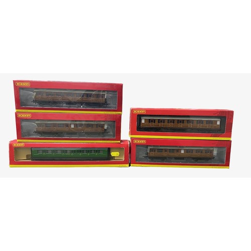 144 - Hornby. Coach collection, range of liveries, generally excellent in excellent boxes, with 3-piece co... 