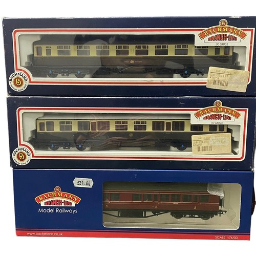 131 - Bachmann. OO gauge coach collection, generally excellent in excellent to good plus boxes, with GWR c... 