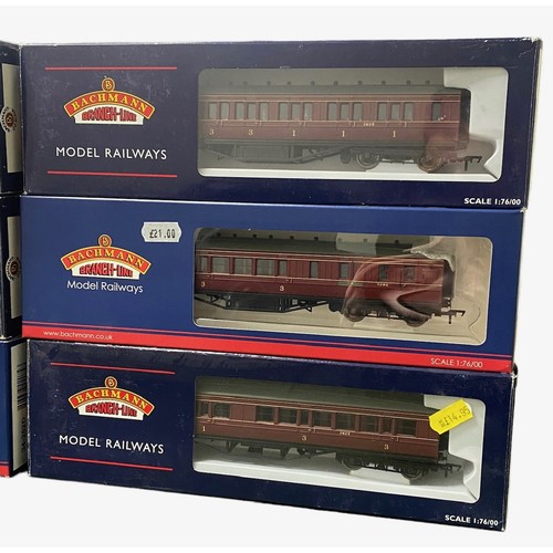 131 - Bachmann. OO gauge coach collection, generally excellent in excellent to good plus boxes, with GWR c... 