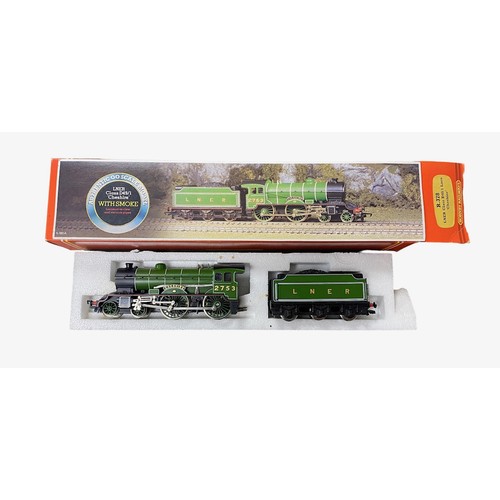 156 - Hornby. LNER green 2753 4-4-0 Class D49/1 locomotive and tender No. R378, excellent in excellent to ... 