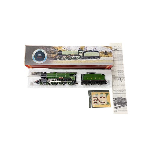 157 - Hornby. Trio of locomotives, generally excellent in good or better boxes, with LNER green 2862 Manch... 