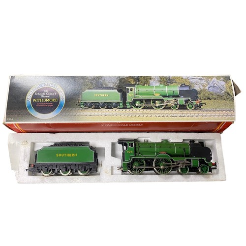 157 - Hornby. Trio of locomotives, generally excellent in good or better boxes, with LNER green 2862 Manch... 