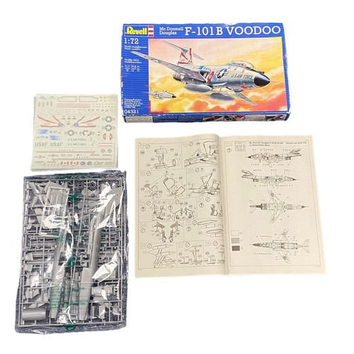 185 - Model kits. Revell 1/72nd scale Military Aircraft unmade plastic kits, generally excellent in good p... 