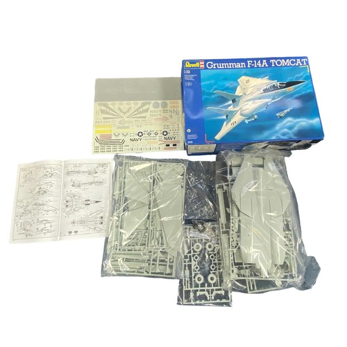 187 - Model kits. Revell 1/32nd scale Military Aircraft unmade plastic kits, generally excellent in good p... 