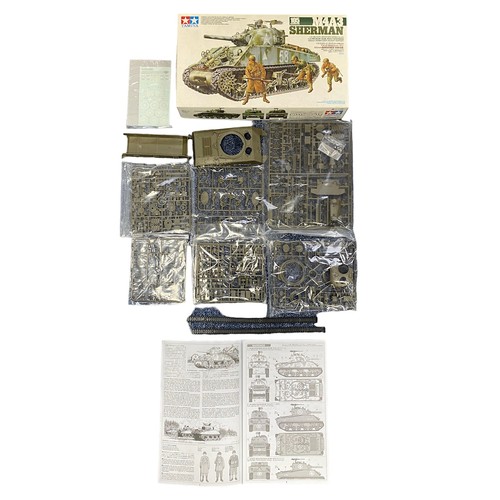 189 - Model kits. Tamiya 1/35th scale WW2 tanks unmade plastic kits, generally excellent in good or better... 