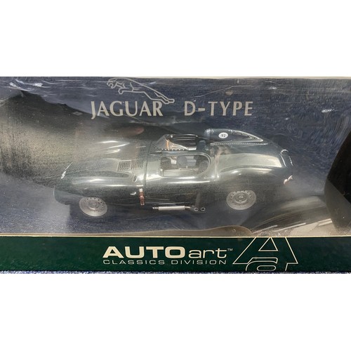 29 - Autoart. 1/18th scale Classics Division 1956 Jaguar D-Type Short Nose green No. 73561, excellent (at... 