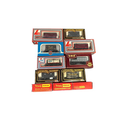 125 - Collection of wagons, range of Wrenn (4), Hornby (13), etc., generally excellent in excellent to goo... 