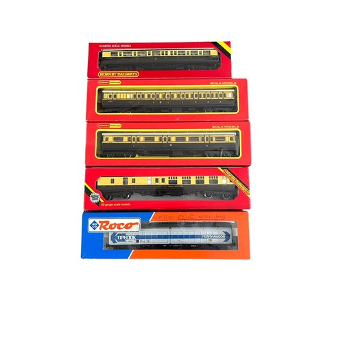 126 - Collection of coaches and wagons (4), range of Hornby (10), Airfix, Lima, etc., generally excellent ... 