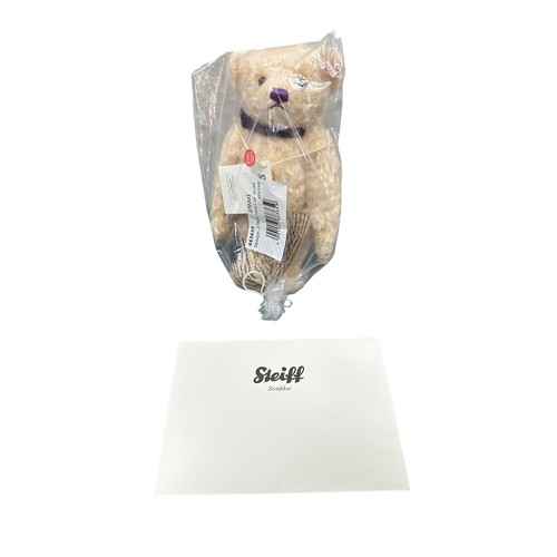 324 - Steiff. Queen Elizabeth II Diamond Jubilee teddy bear, limited edition No. 2001 certificate and care... 