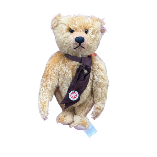 337 - Steiff. British Collectors' 2008 Teddy bear No. 662996, generally excellent in excellent box, reddis... 