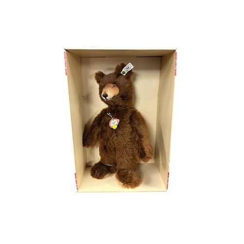 262 - Steiff. Museum Collection 1935 Replica Circus Bear, excellent in excellent box, white tag 401534, da... 