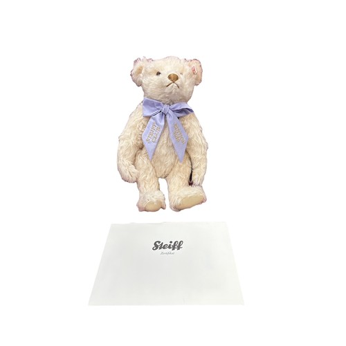 276 - Steiff. Club Edition 2010 Teddy Bear, white tag No. 421105, excellent in excellent box, limited edit... 