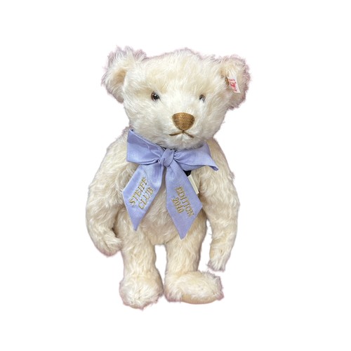 276 - Steiff. Club Edition 2010 Teddy Bear, white tag No. 421105, excellent in excellent box, limited edit... 