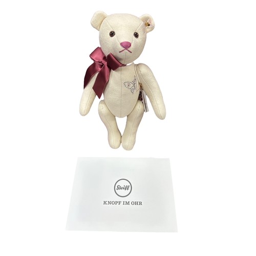 283 - Steiff. Club Edition 2018 Bear, white tag No. 421471, excellent in excellent grey box, limited editi... 