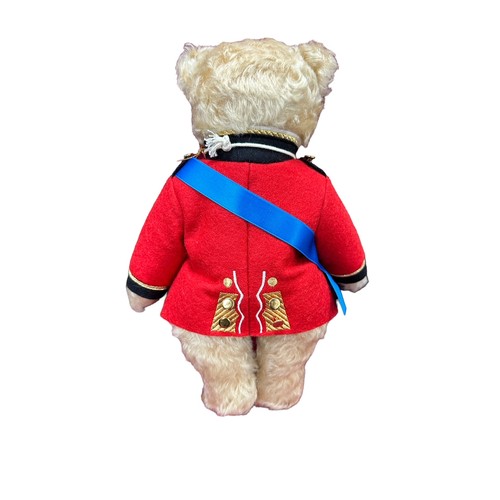 289 - Steiff. Teddy Bear Prince William, white tag No. 664168, excellent in excellent illustrated box, lim... 