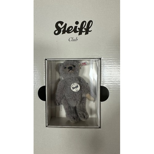 299 - Steiff. Collectors Club annual gifts, generally excellent in excellent boxes, with Alpaca Teddy Bear... 