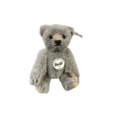 299 - Steiff. Collectors Club annual gifts, generally excellent in excellent boxes, with Alpaca Teddy Bear... 