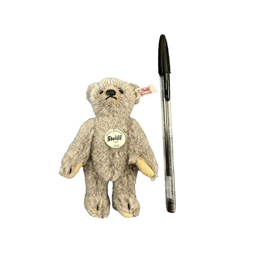 299 - Steiff. Collectors Club annual gifts, generally excellent in excellent boxes, with Alpaca Teddy Bear... 