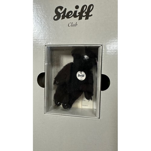 299 - Steiff. Collectors Club annual gifts, generally excellent in excellent boxes, with Alpaca Teddy Bear... 