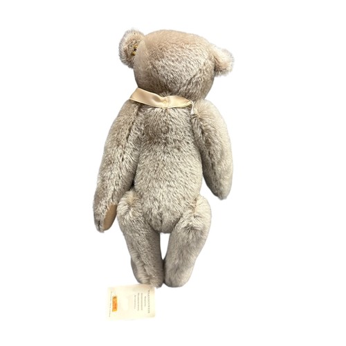 310 - Steiff. Club Edition 2005 teddy bear, white tag No. 420467, excellent in good plus (some lint) draws... 