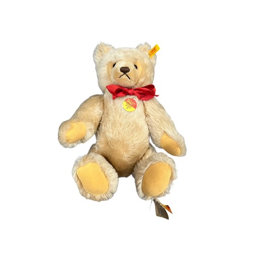 318 - Steiff. Unboxed collection of five teddy bears, generally excellent, yellow tag Nos. 0201/41, 654473... 