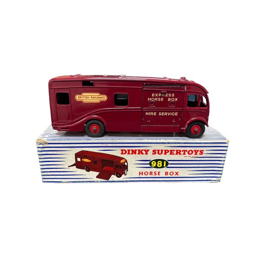 68 - Dinky. Horse Box No.981, generally excellent in good plus blue and white striped lift-off lid box (s... 