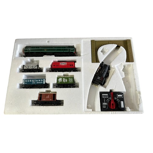 139 - Hornby '00' gauge R570 ' Freightmaster ' Electric Train Set. Contents unchecked. Original box and in... 