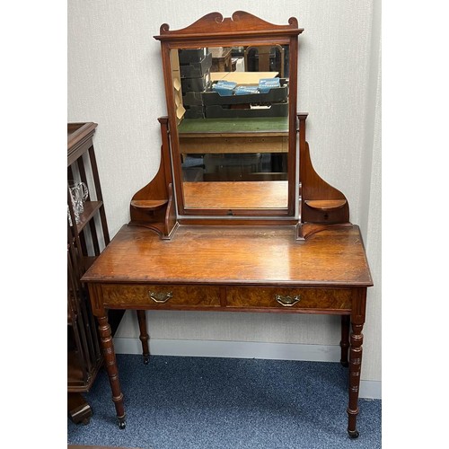 432 - Edwardian walnut dressing table with large mirror, width 107cm, depth 53cm, height 165cm.