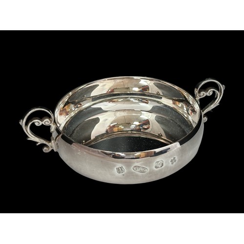 189 - A boxed Barker Ellis  bowl with twin scroll handles. Approx 11cm diameter, weight 199g. 2000 Birming... 