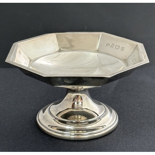 193 - A silver octagonal comport, with 1988 Birmingham hallmarks for Mappin & Webb. 12.3cm diameter, weigh... 