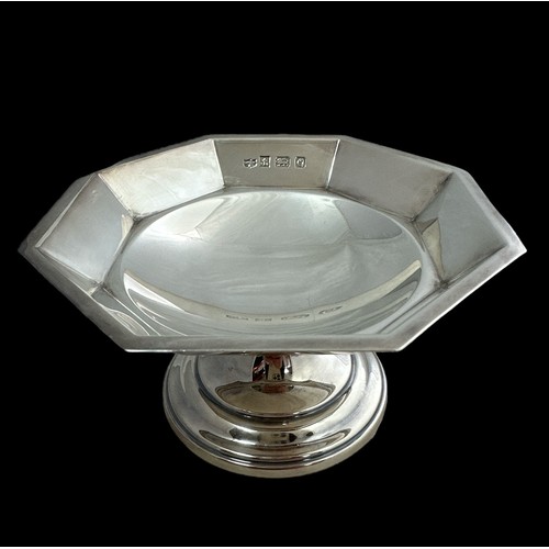 193 - A silver octagonal comport, with 1988 Birmingham hallmarks for Mappin & Webb. 12.3cm diameter, weigh... 