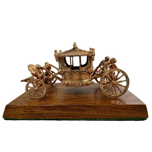 180 - An extremely rare 9ct gold model of the Coronation Coach/ State Coach. Made in 1977 by Toye, Kenning... 